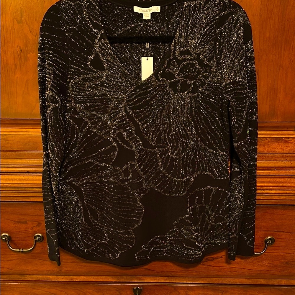 Chico's Black Graphic Embellished Long Sleeve V-Neck  Top . Size 0 (small). NWT